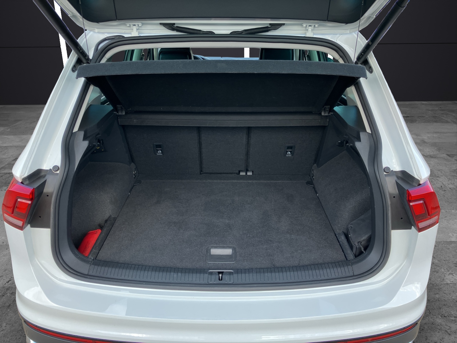 Fahrzeugabbildung Volkswagen Tiguan Life Sport TDI DSG LED ACC AHK SH Ambiente Navi