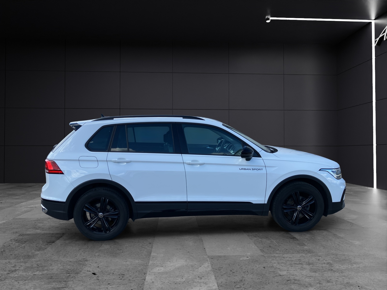 Fahrzeugabbildung Volkswagen Tiguan Life Sport TDI DSG LED ACC AHK SH Ambiente Navi