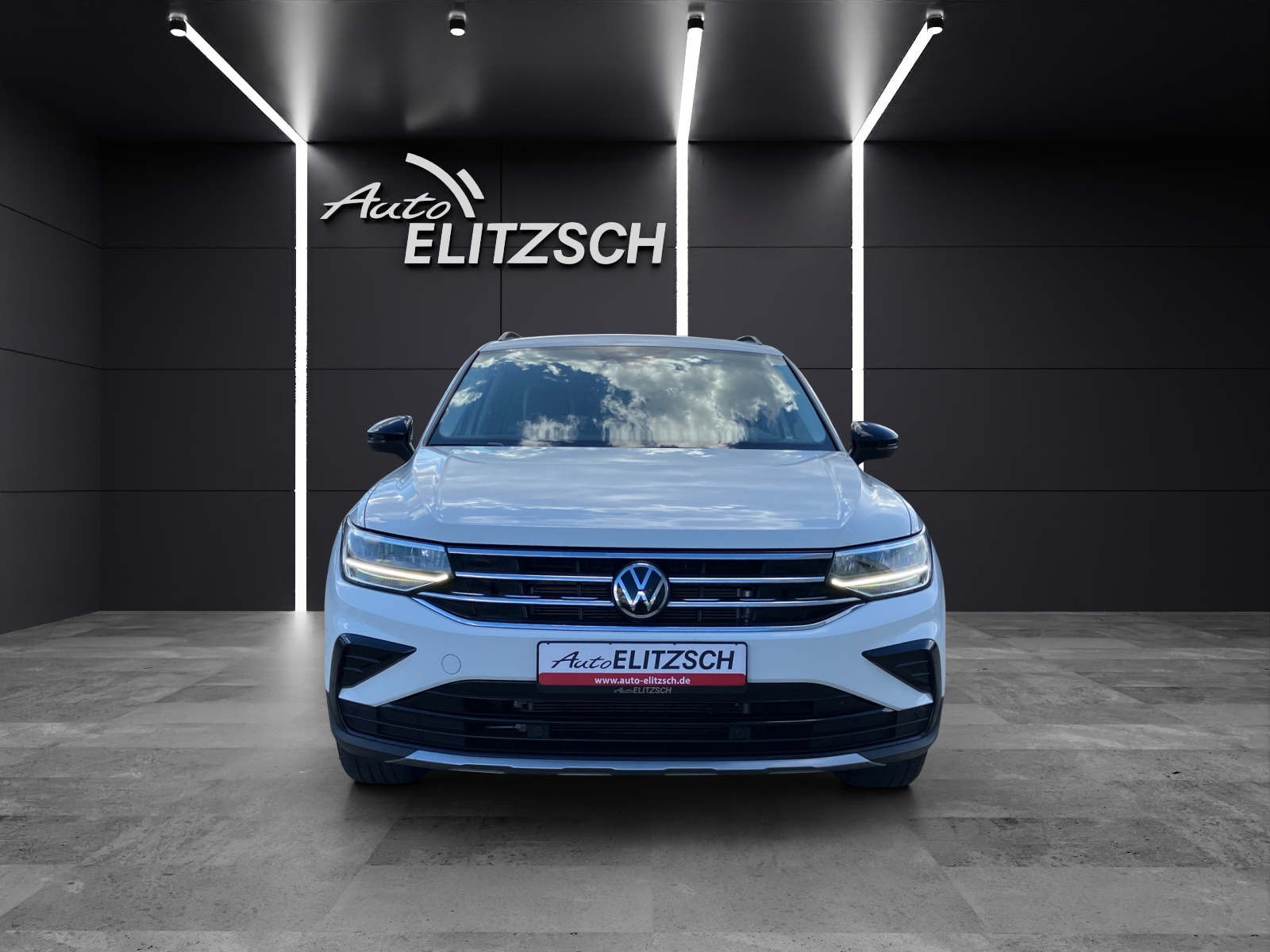 Fahrzeugabbildung Volkswagen Tiguan Life Sport TDI DSG LED ACC AHK SH Ambiente Navi