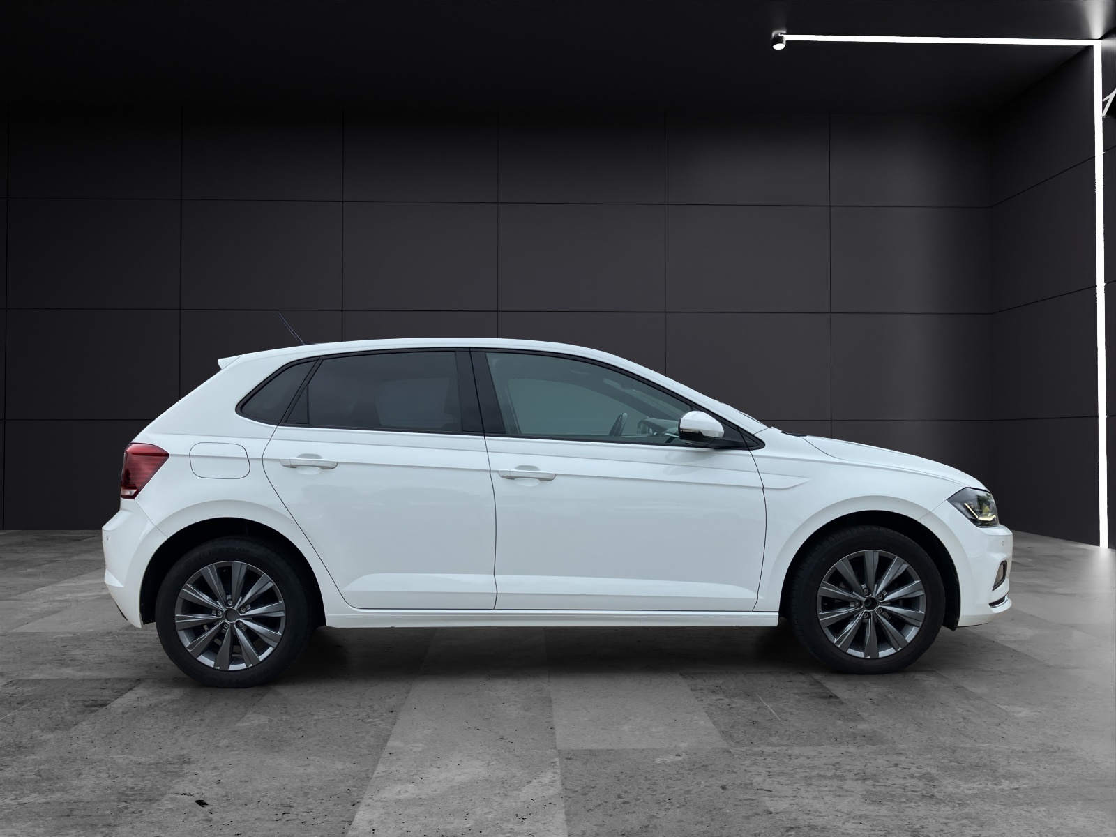 Fahrzeugabbildung Volkswagen Polo Highline TSI DSG LED ACC SHZ PDC Navi Ambiente Klima