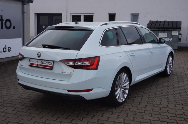 Fahrzeugabbildung SKODA Superb Combi TSI L&K DSG Xenon AHK Navi GRA RFK Leder SH 19