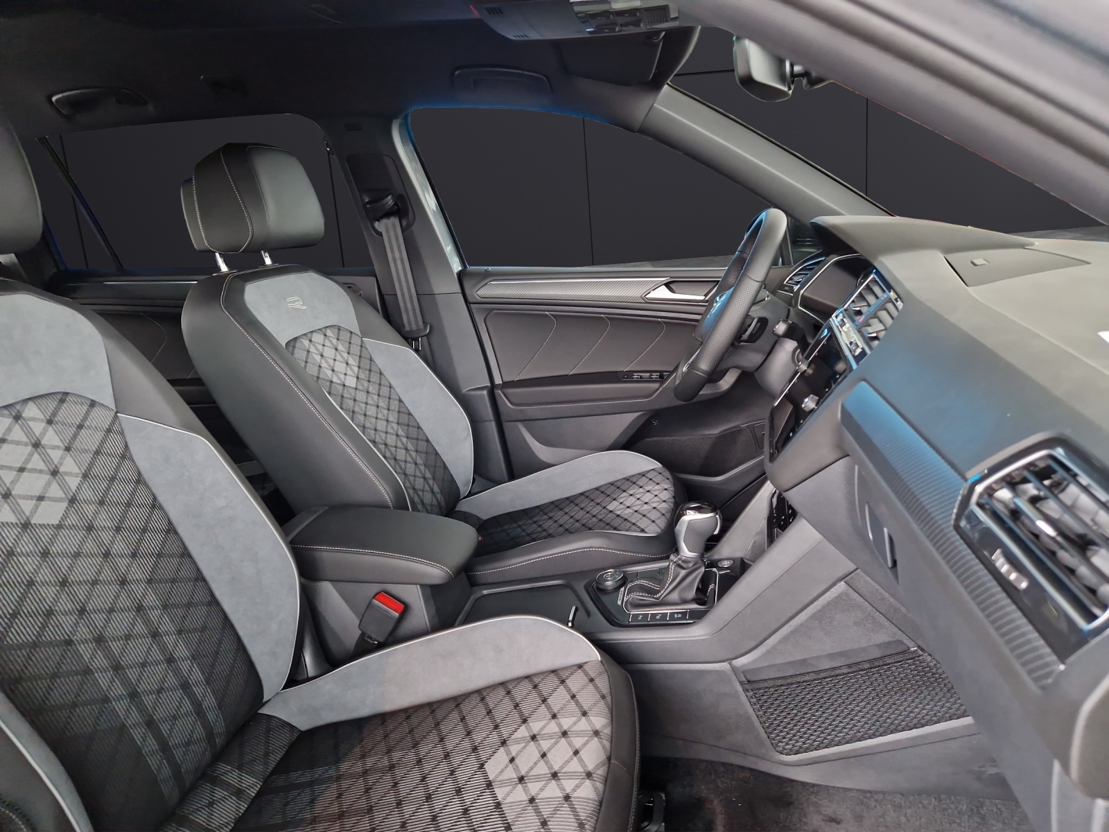 Fahrzeugabbildung Volkswagen Tiguan Allspace R-Line Black 4M 7Si MATRIX ACC 19