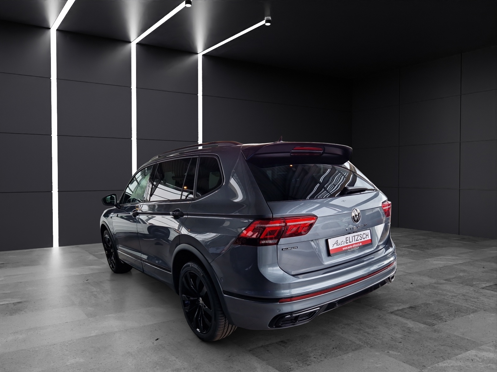 Fahrzeugabbildung Volkswagen Tiguan Allspace R-Line Black 4M 7Si MATRIX ACC 19