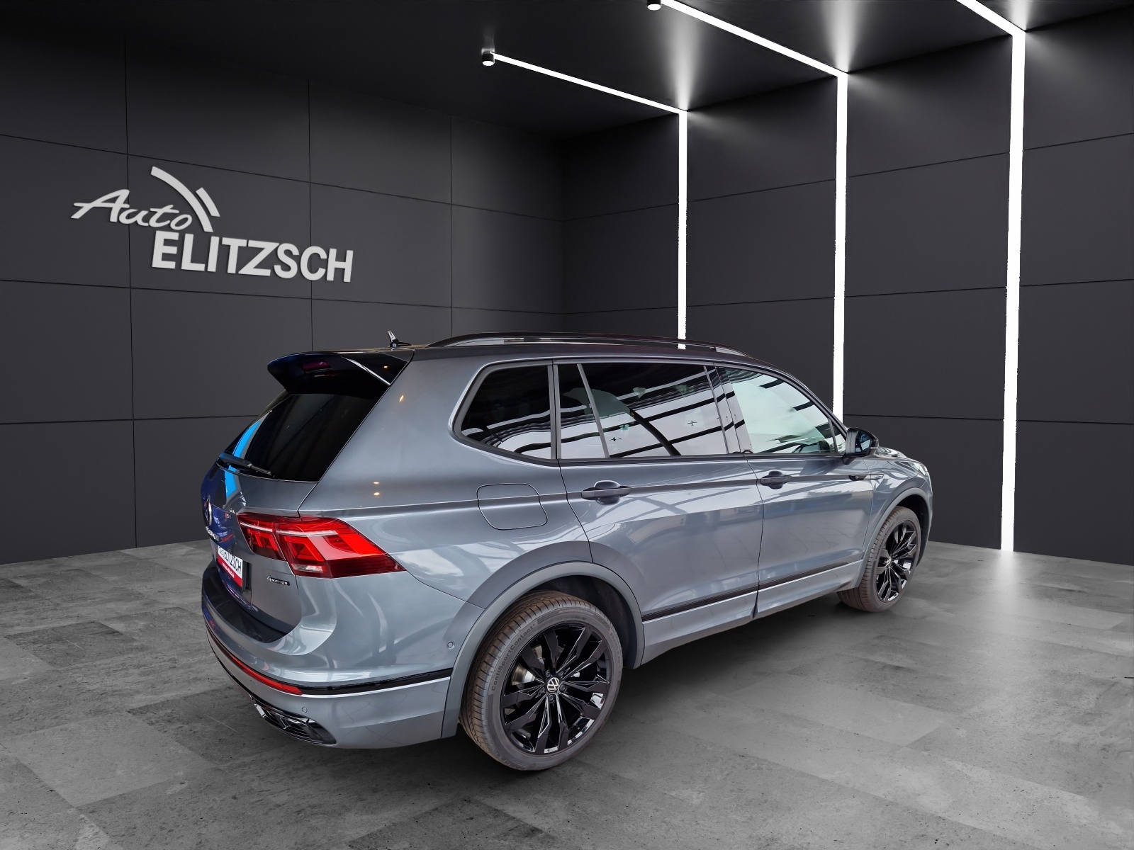 Fahrzeugabbildung Volkswagen Tiguan Allspace R-Line Black 4M 7Si MATRIX ACC 19