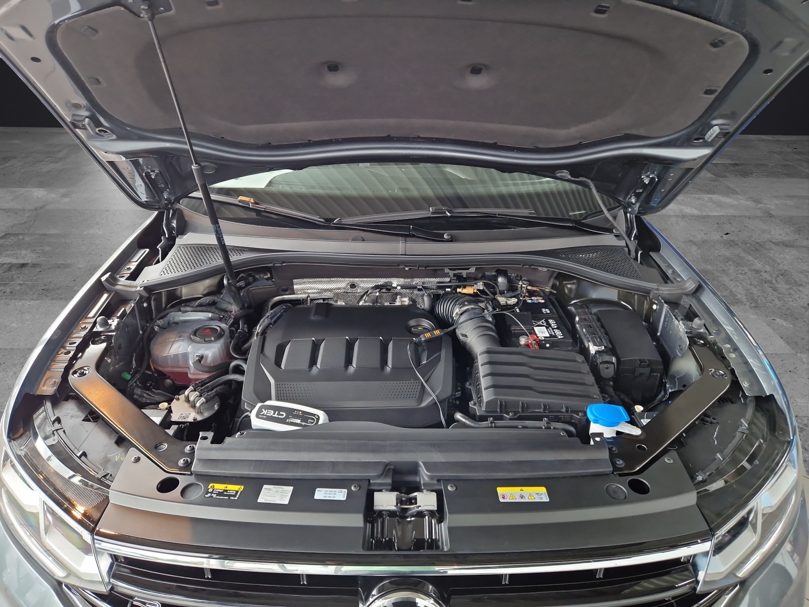 Fahrzeugabbildung Volkswagen Tiguan Allspace R-Line Black 4M 7Si MATRIX ACC 19