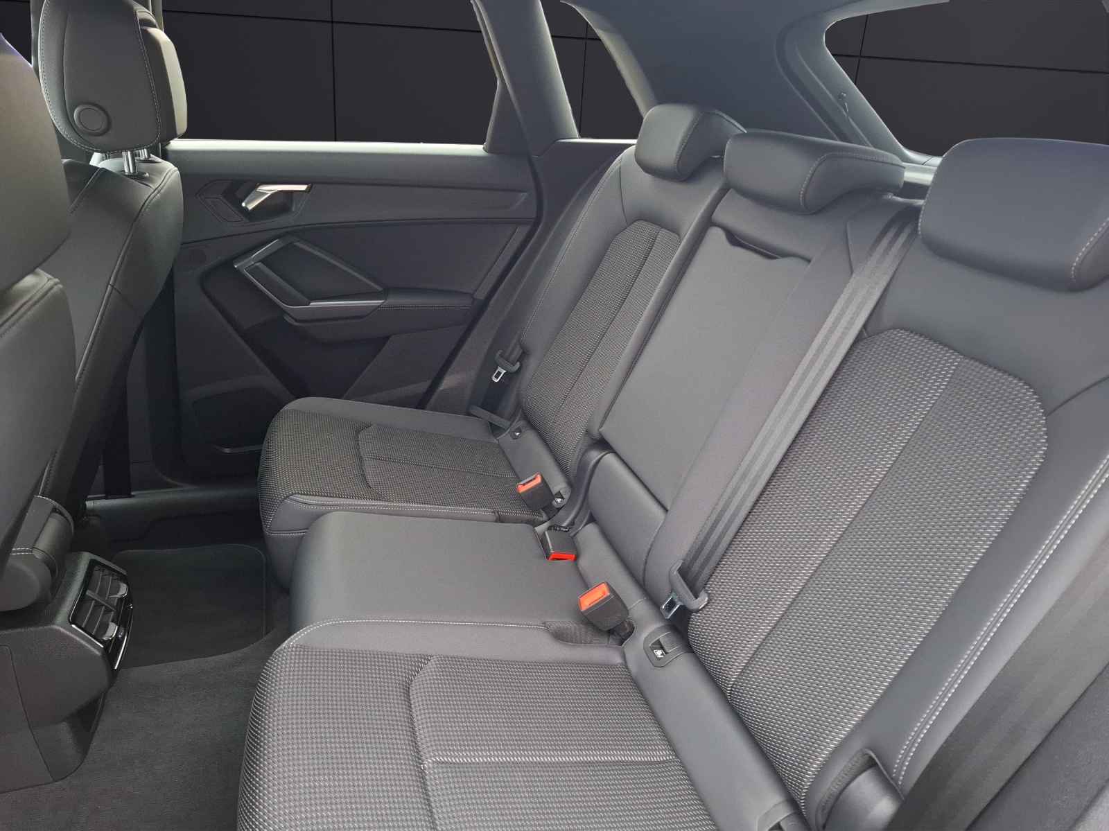 Fahrzeugabbildung Audi Q3 40 TFSI S-line quattro S-tronic LED AHK Navi AVC ACC PDC SH 18