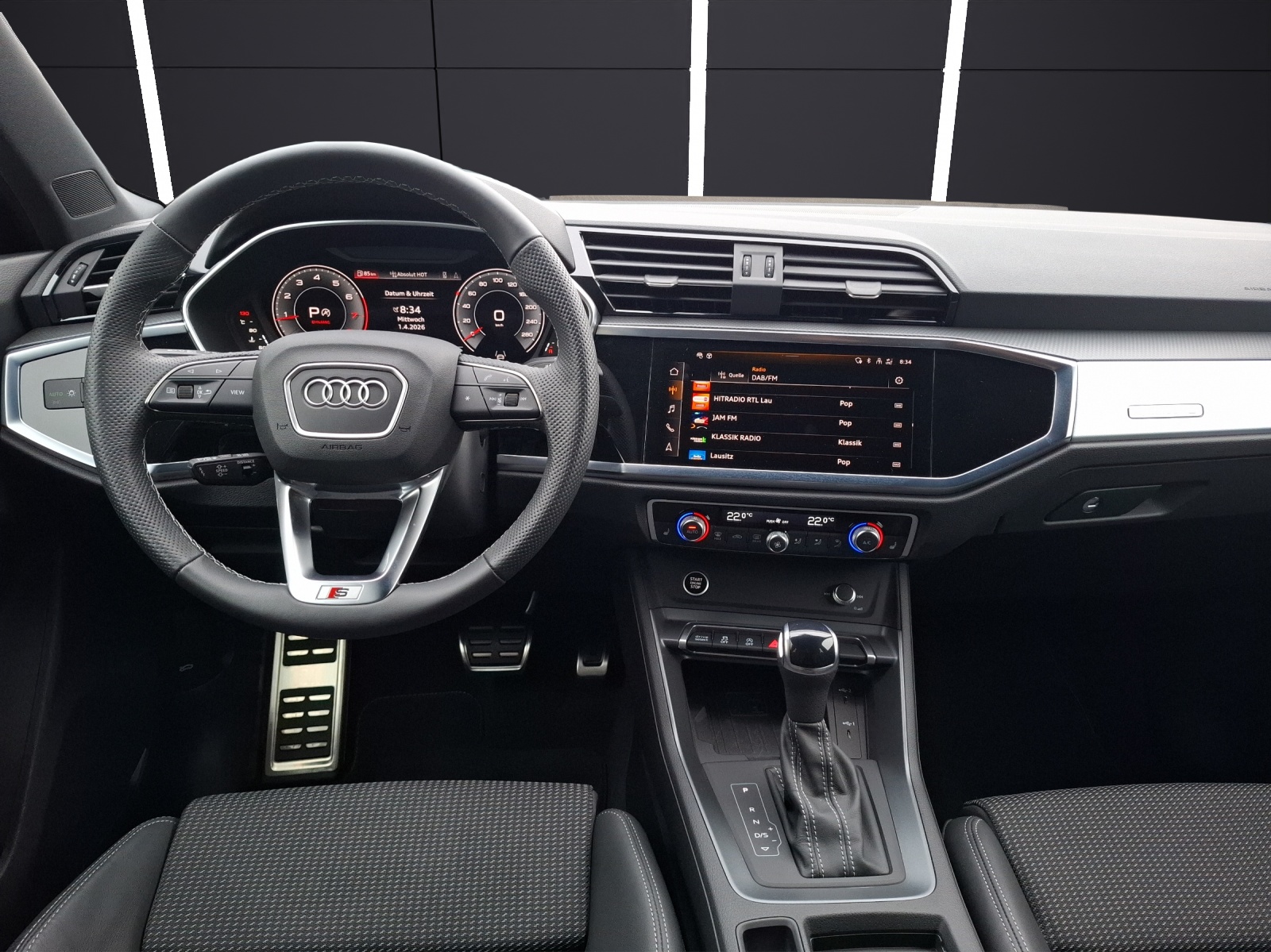 Fahrzeugabbildung Audi Q3 40 TFSI S-line quattro S-tronic LED AHK Navi AVC ACC PDC SH 18