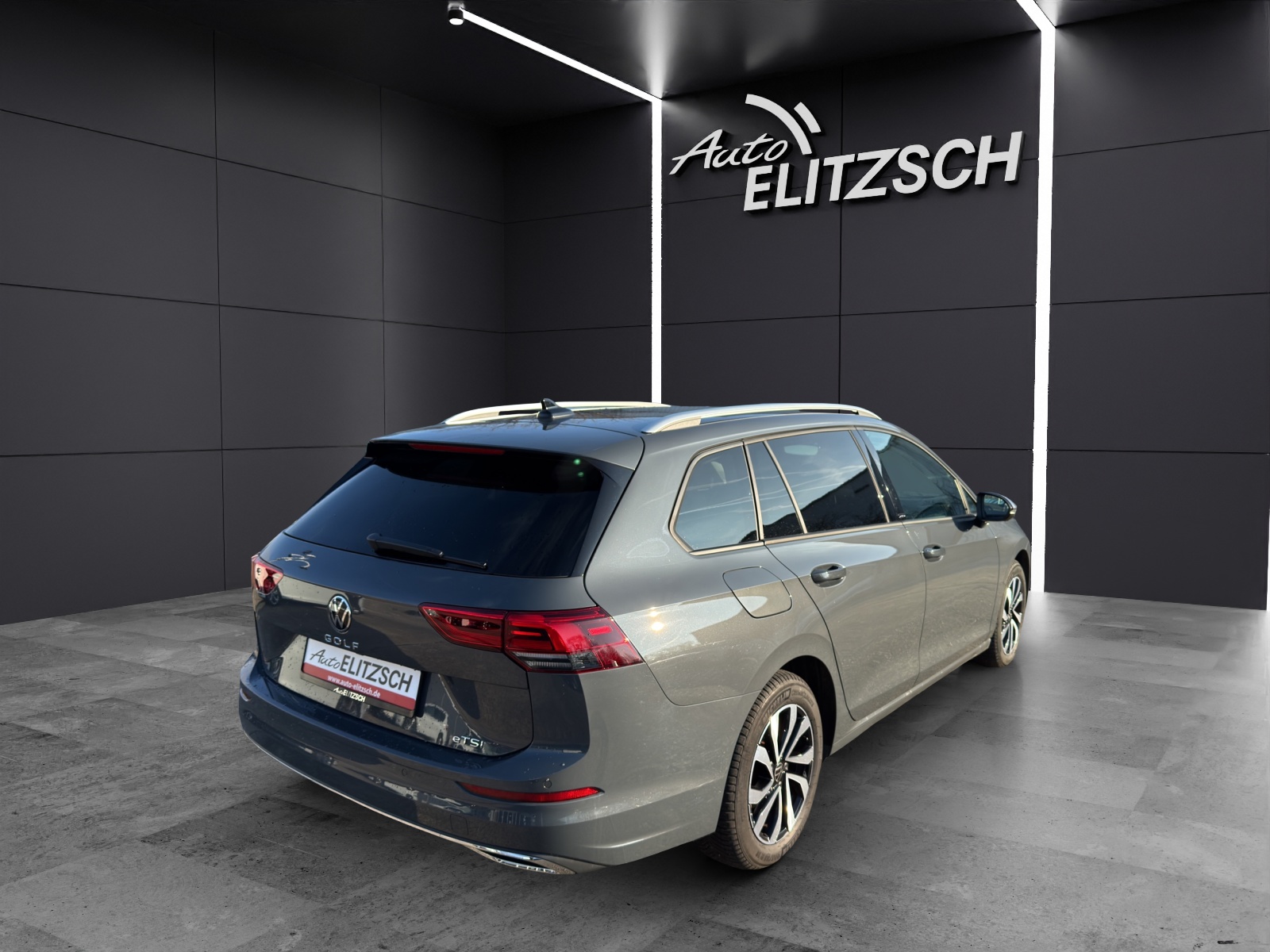 Fahrzeugabbildung Volkswagen Golf VIII Variant eTSI Active DSG LED ACC SH Navi RearView AppConnect