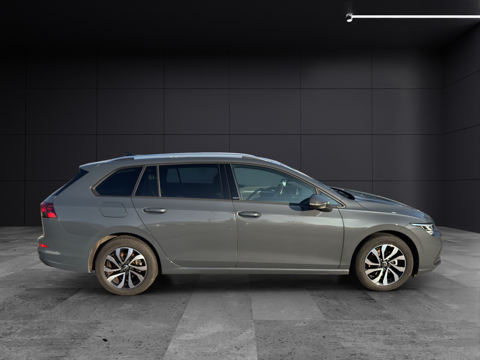 Fahrzeugabbildung Volkswagen Golf VIII Variant eTSI Active DSG LED ACC SH Navi RearView AppConnect