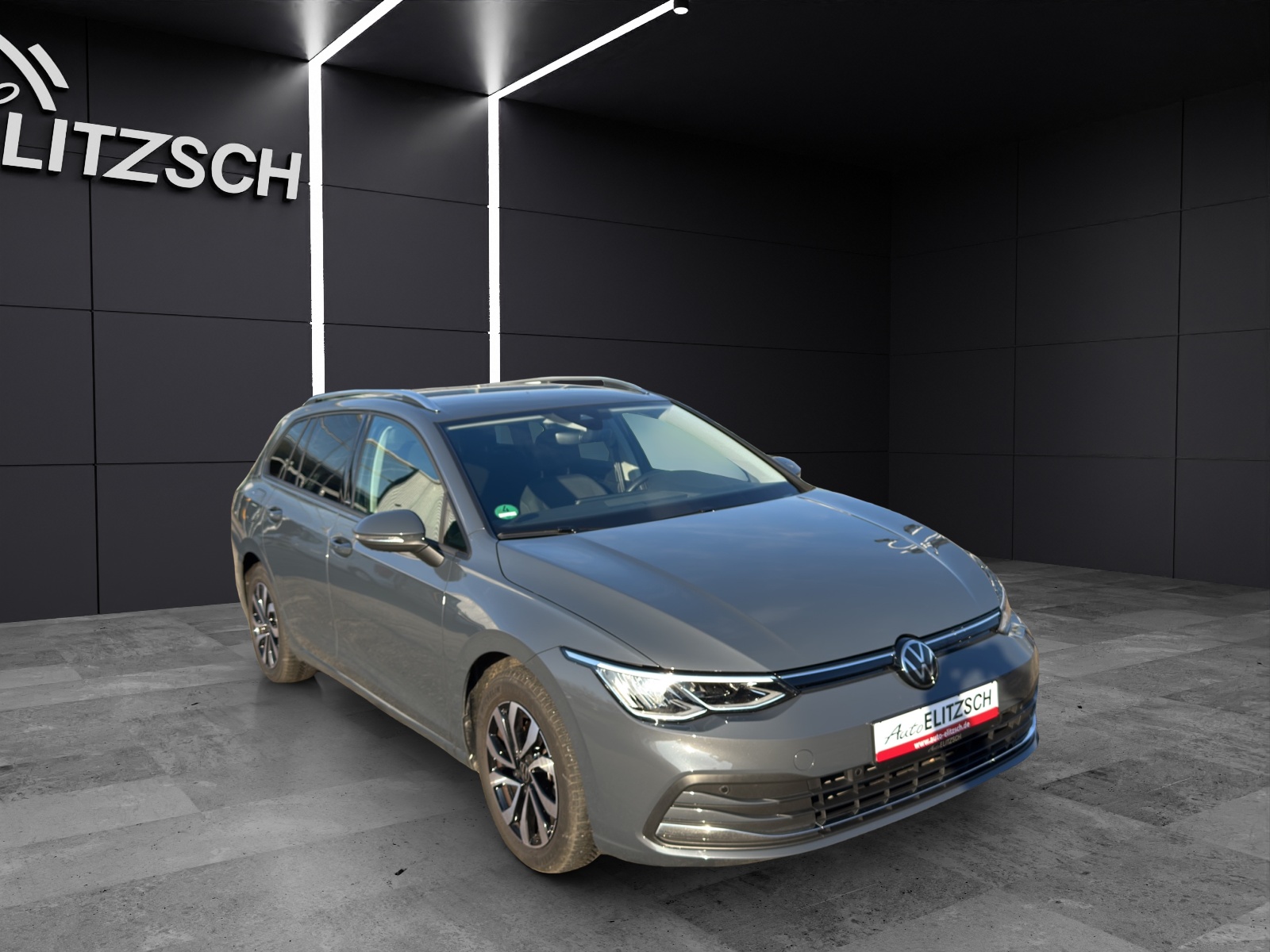 Fahrzeugabbildung Volkswagen Golf VIII Variant eTSI Active DSG LED ACC SH Navi RearView AppConnect