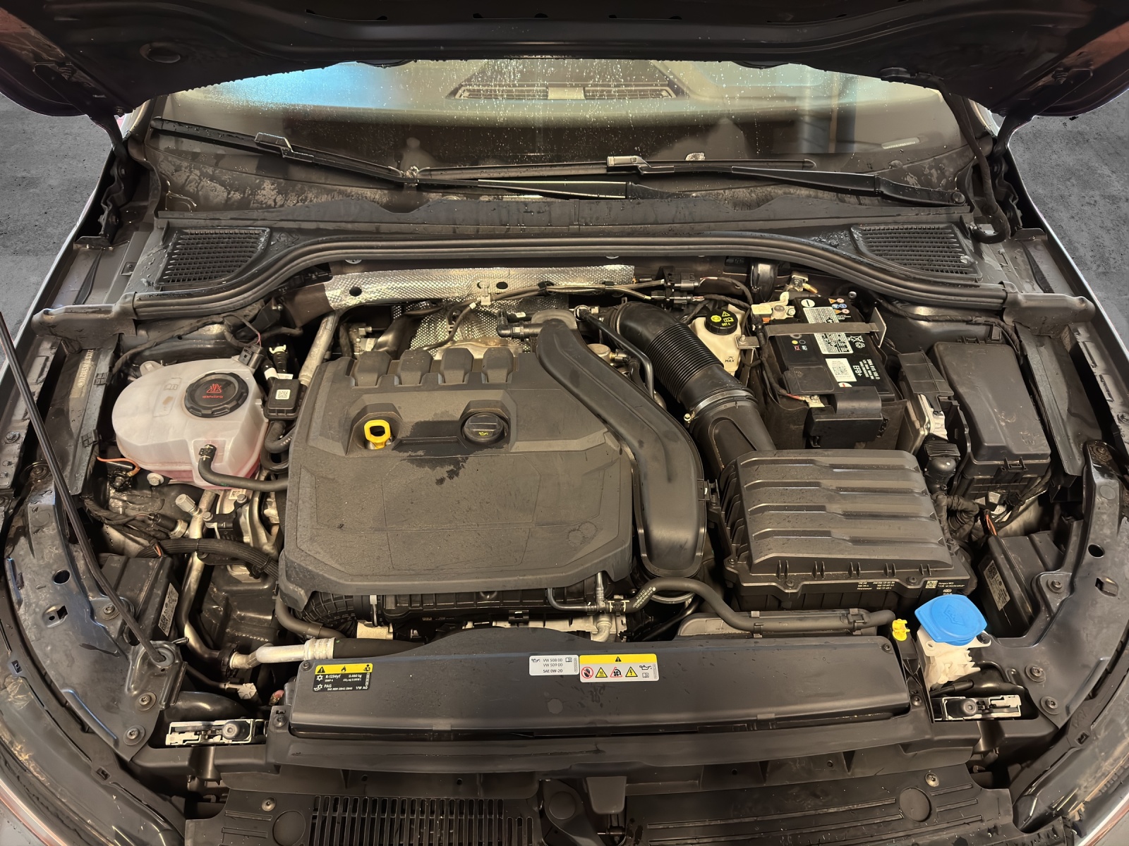 Fahrzeugabbildung Volkswagen Golf VIII Variant eTSI Active DSG LED ACC SH Navi RearView AppConnect