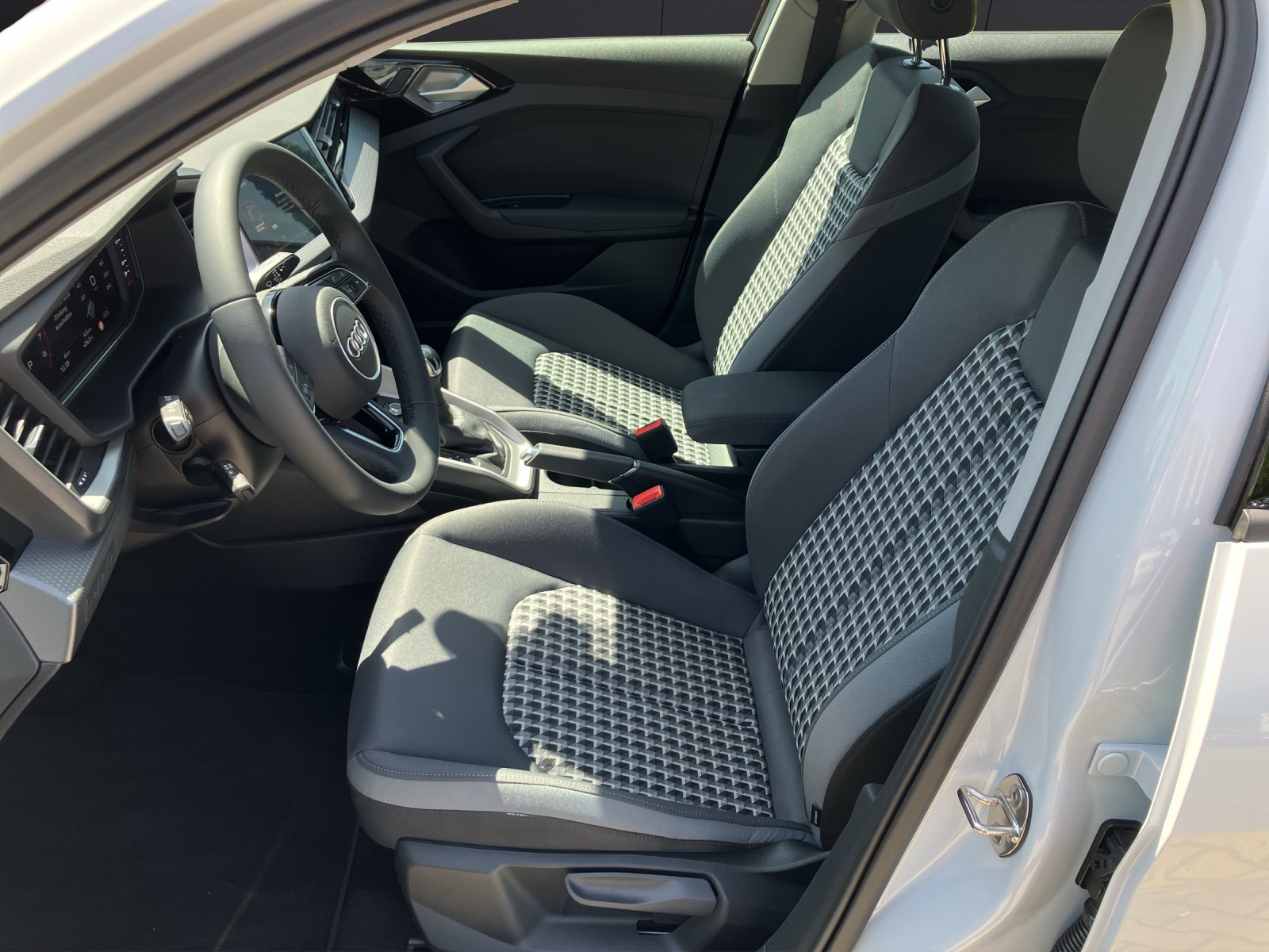 Fahrzeugabbildung Audi A1 Sportback 30 TFSI advanced LED, NAVI, DAB