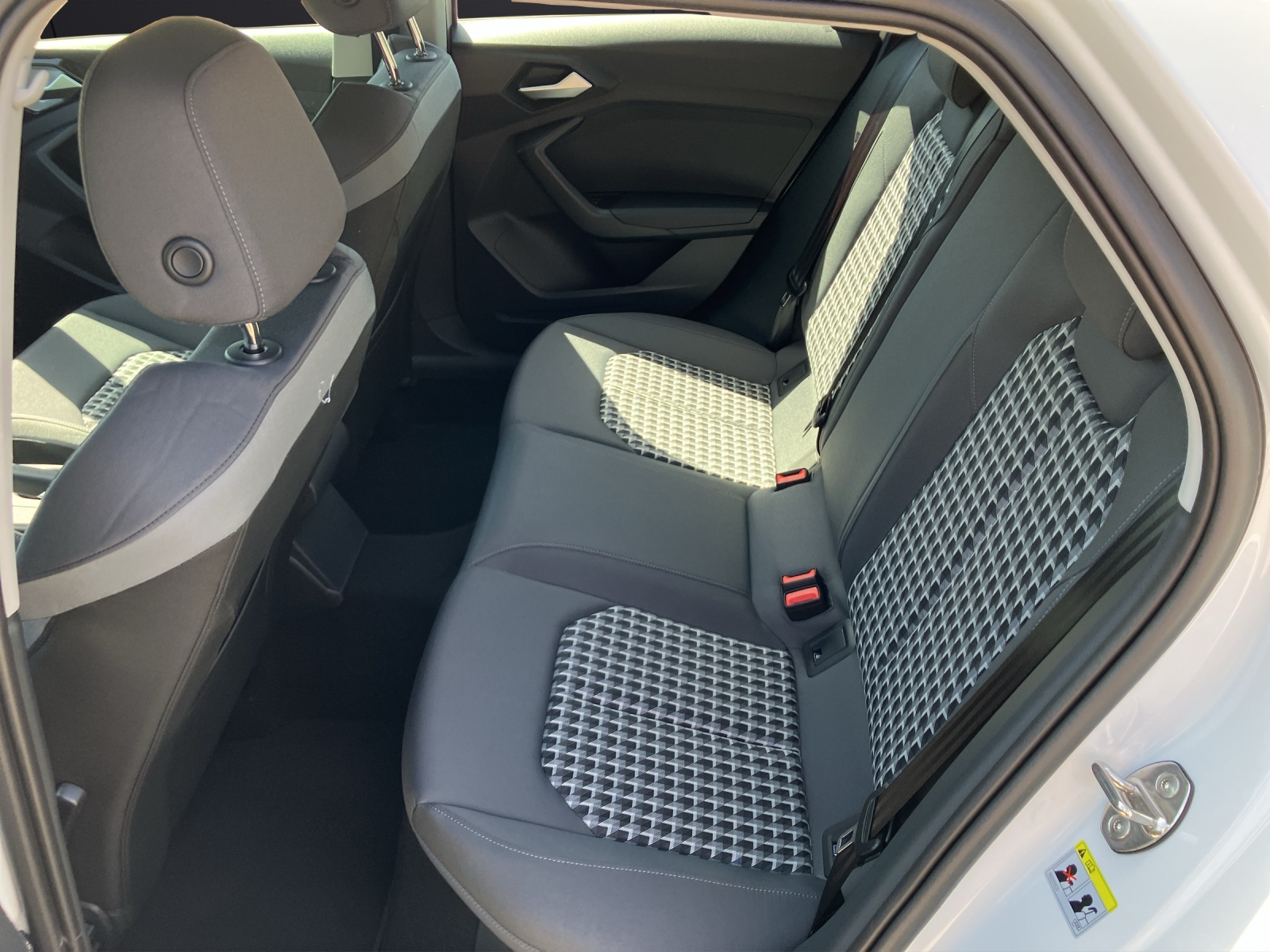 Fahrzeugabbildung Audi A1 Sportback 30 TFSI advanced LED, NAVI, DAB
