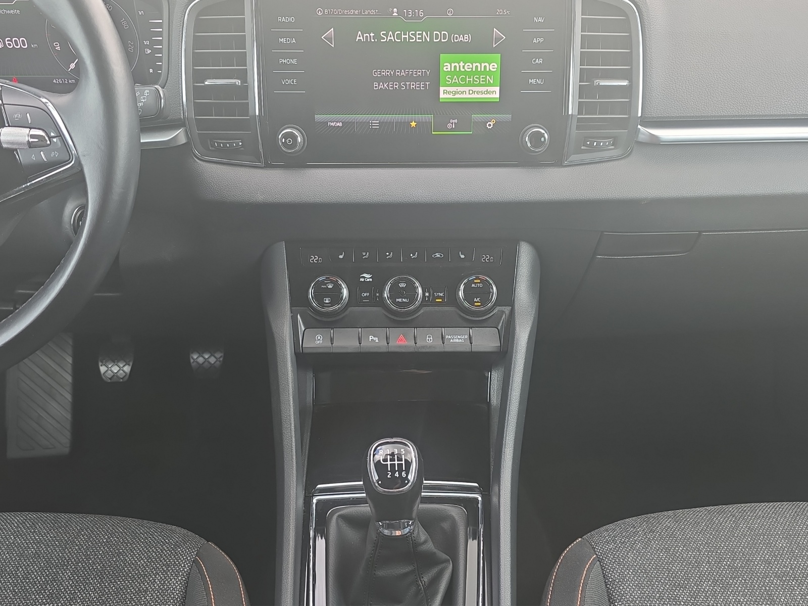 Fahrzeugabbildung SKODA Karoq Clever LED Navi AHK RFK VC SHZ