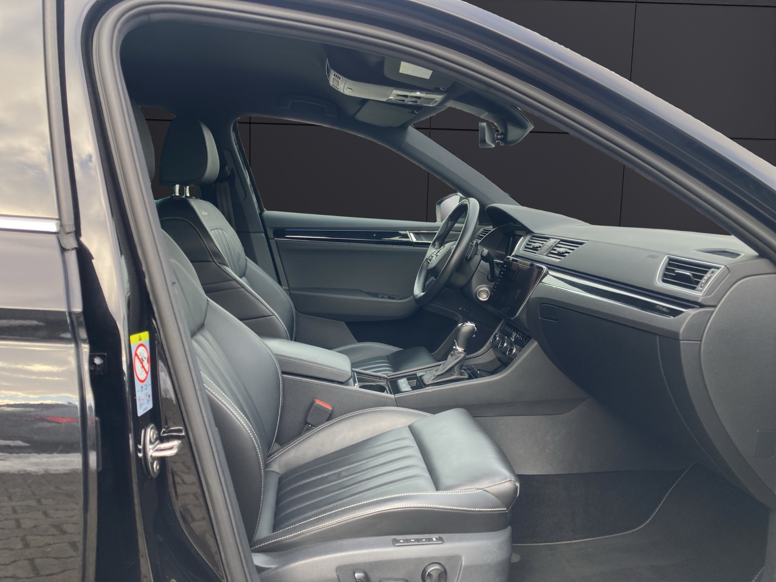 Fahrzeugabbildung SKODA Superb Combi L&K iV