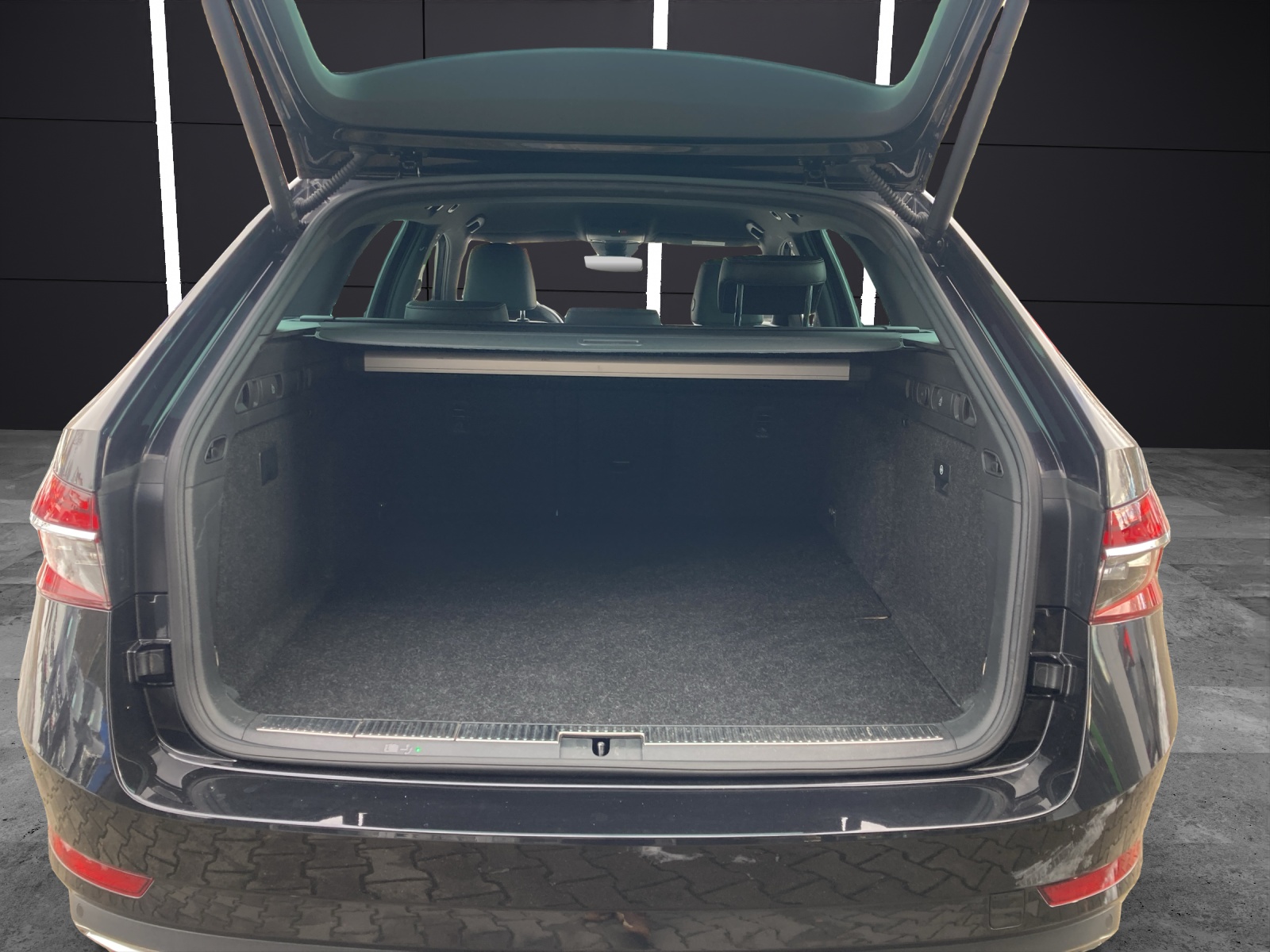 Fahrzeugabbildung SKODA Superb Combi L&K iV