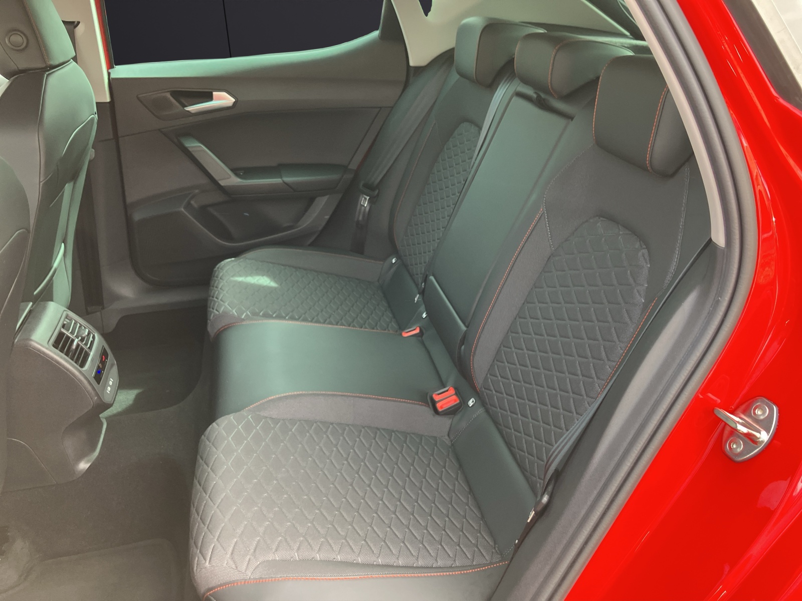 Fahrzeugabbildung SEAT Leon TSI FR LED Navi AHK -Fahrschule-