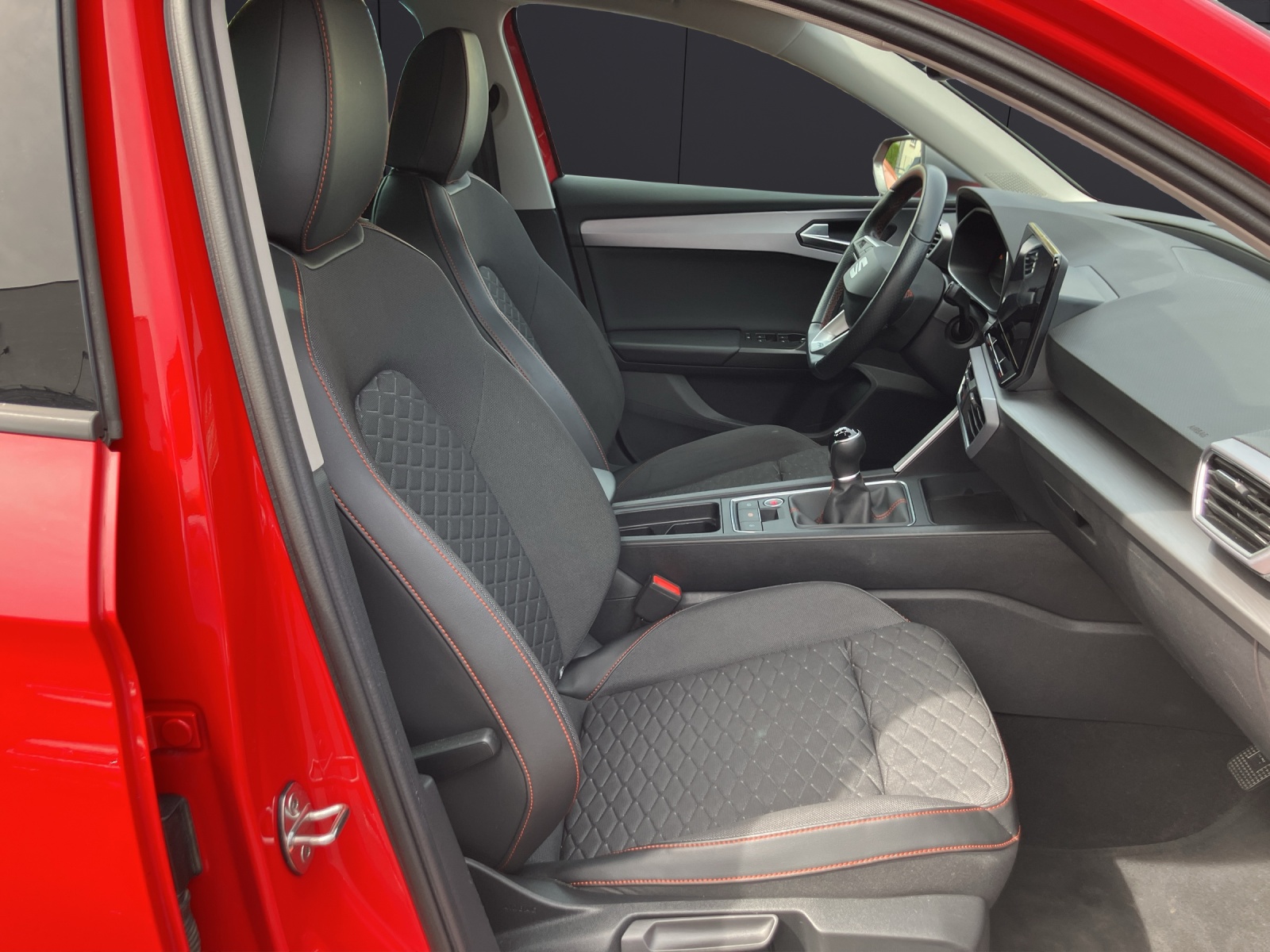 Fahrzeugabbildung SEAT Leon TSI FR LED Navi AHK -Fahrschule-