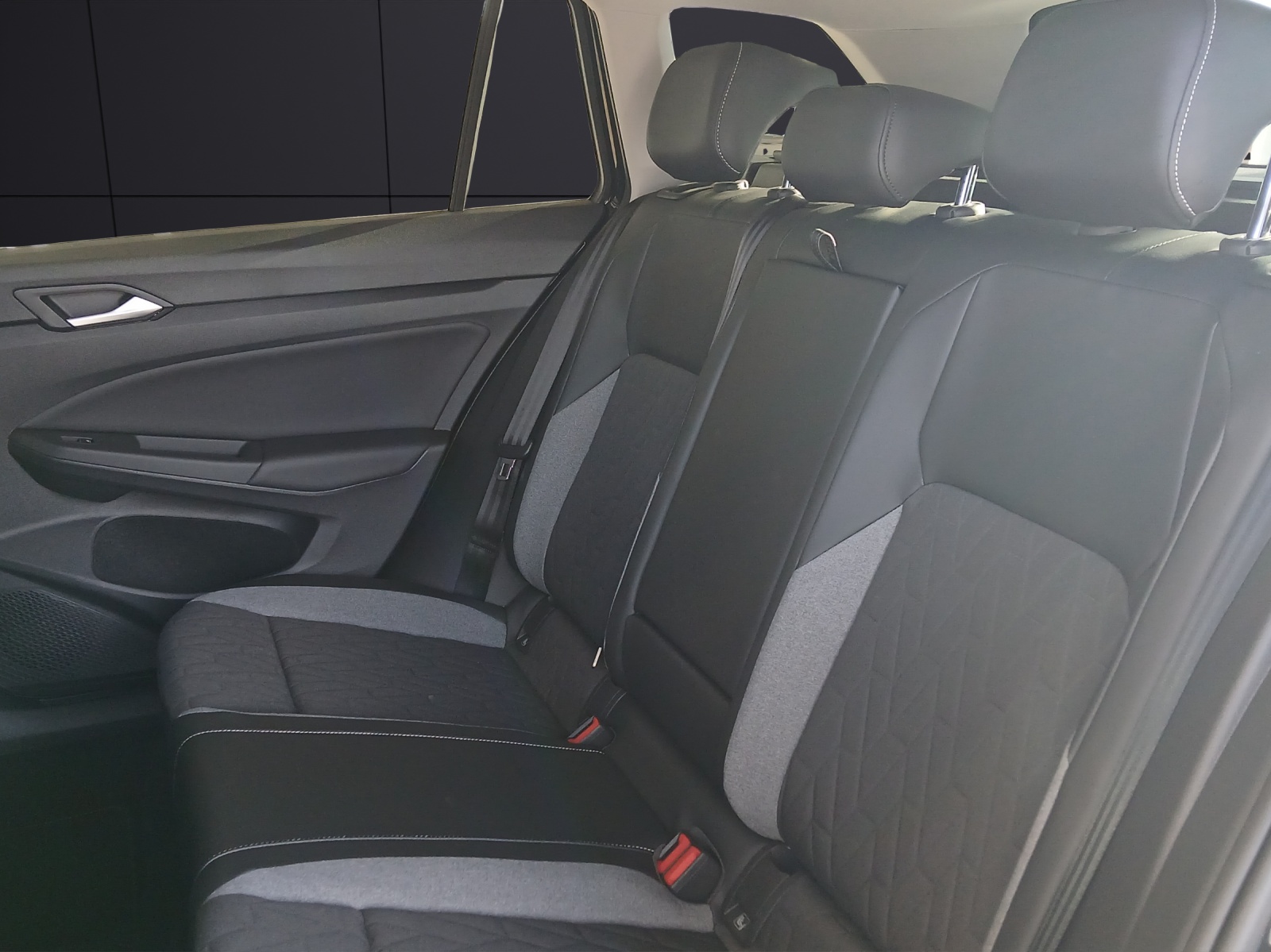 Fahrzeugabbildung Volkswagen Golf VIII Variant Goal TDI AHZV ACC Ready2Discover RearView