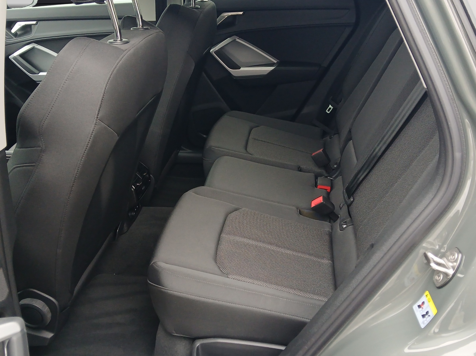 Fahrzeugabbildung Audi Q3 35 TFSI advanced LED Navi SHZ AHK ACC AVC