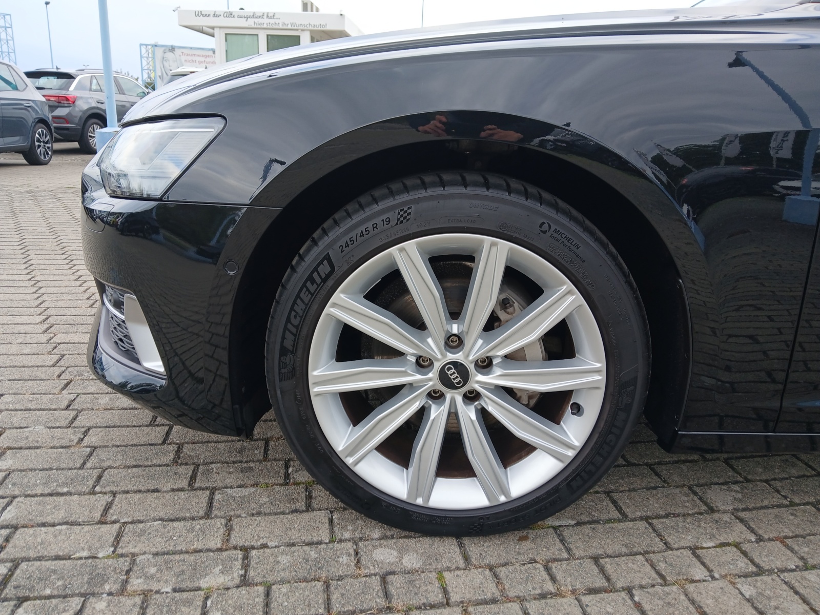 Fahrzeugabbildung Audi A6 Avant 40 TDI Sport quattro S-tronic LED Navi AVC Leder ACC RFK SH 19
