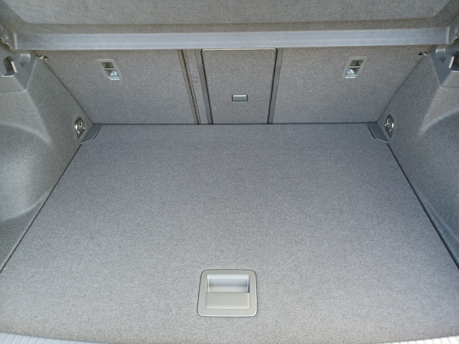 Fahrzeugabbildung Volkswagen T-Roc TSI Life LED CarPlay AID ACC RFK SH LM