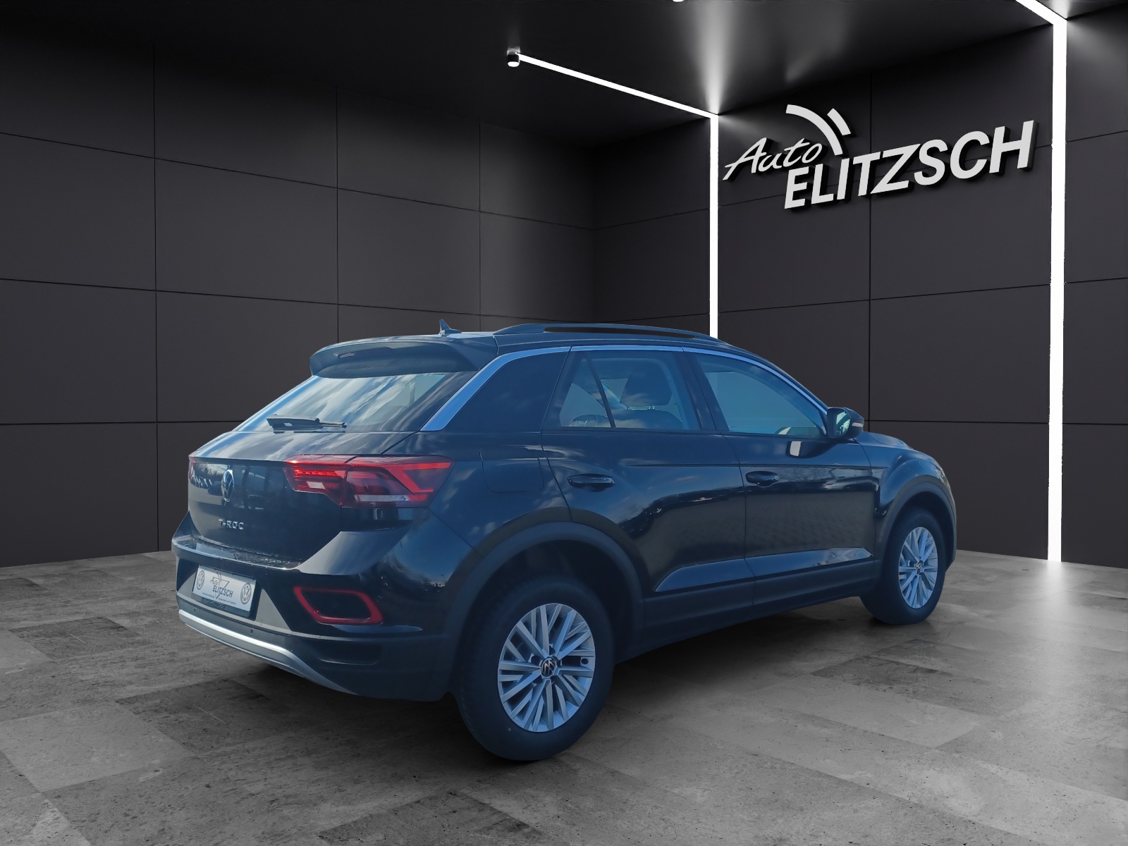 Fahrzeugabbildung Volkswagen T-Roc TSI Life LED CarPlay AID ACC RFK SH LM