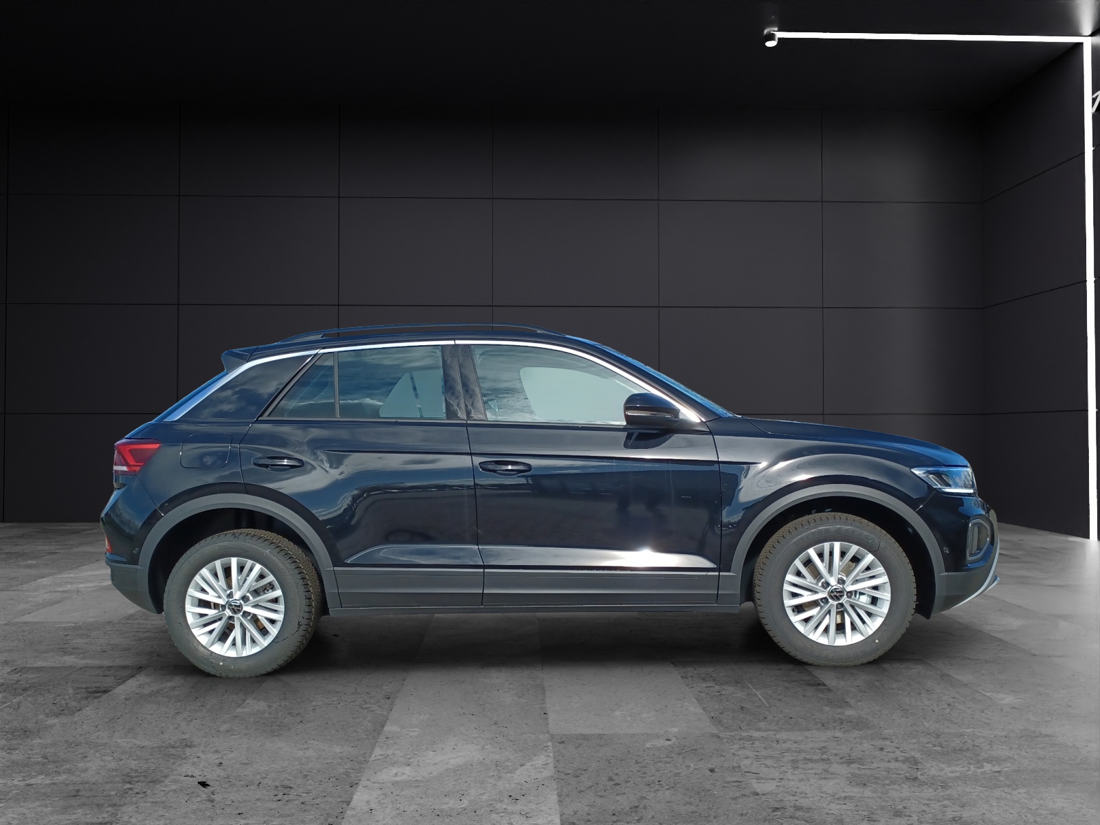 Fahrzeugabbildung Volkswagen T-Roc TSI Life LED CarPlay AID ACC RFK SH LM