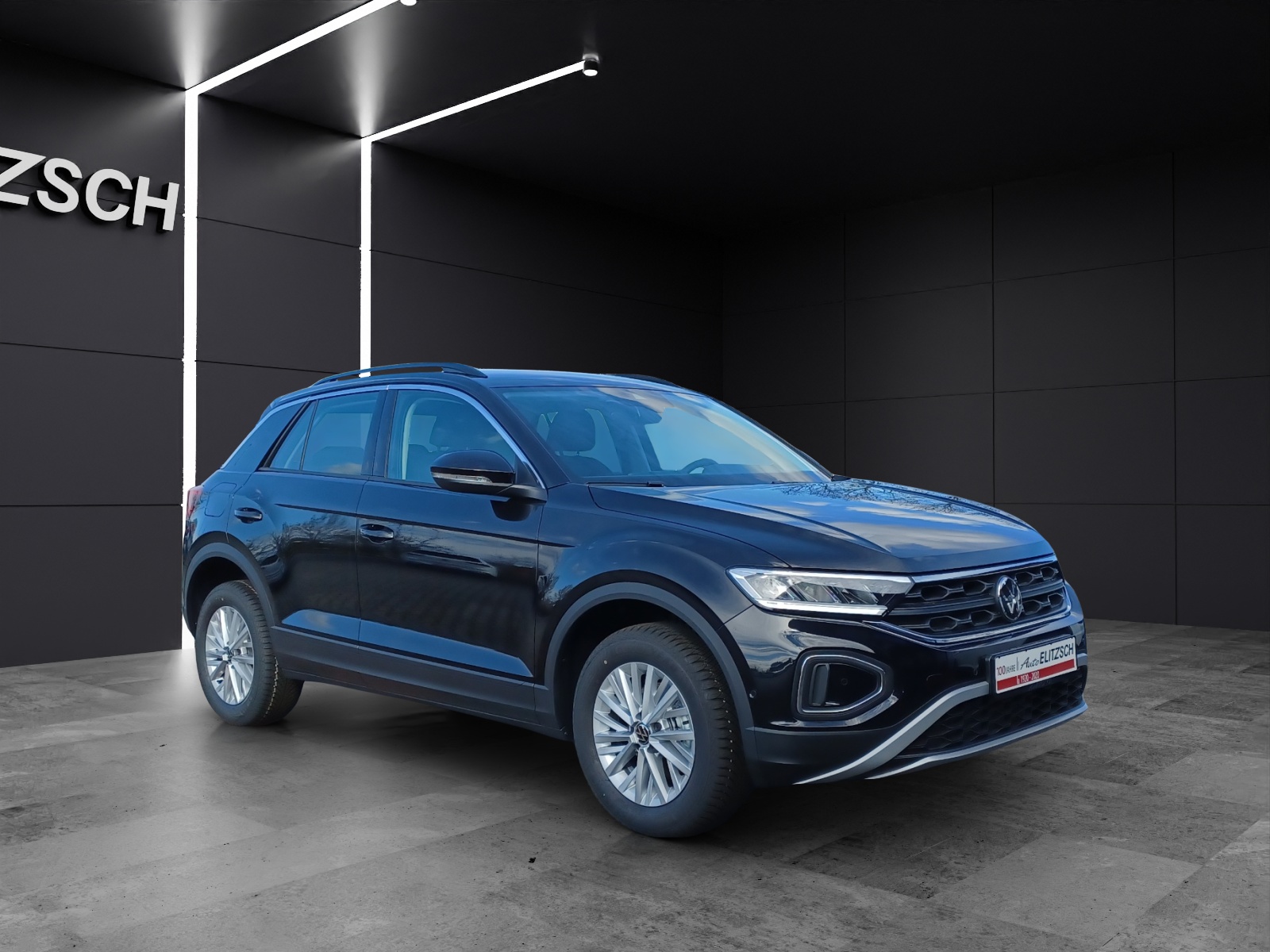 Fahrzeugabbildung Volkswagen T-Roc TSI Life LED CarPlay AID ACC RFK SH LM