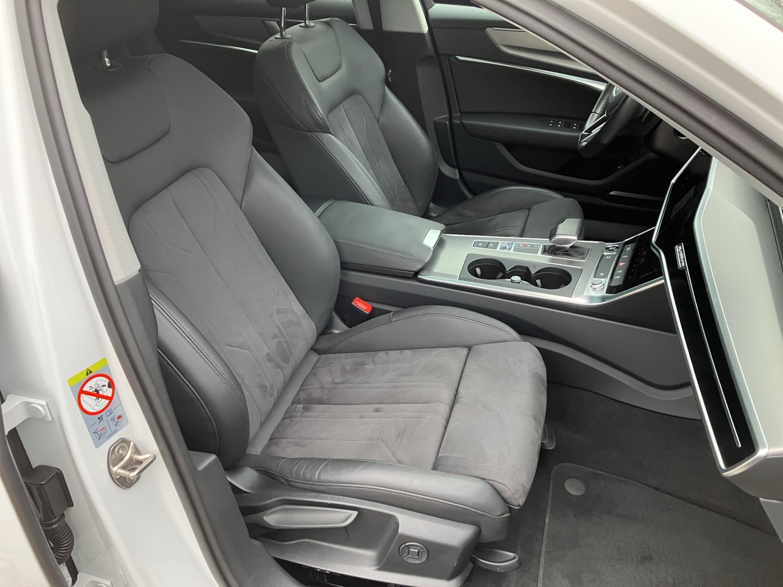 Fahrzeugabbildung Audi A6 Avant 40 TDI quattro sport