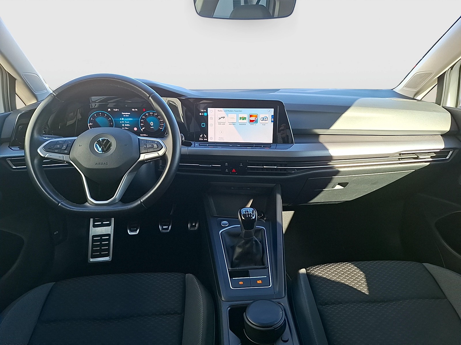 Fahrzeugabbildung Volkswagen Golf VIII TSI Active LED Navi ACC AID SHZ PDC