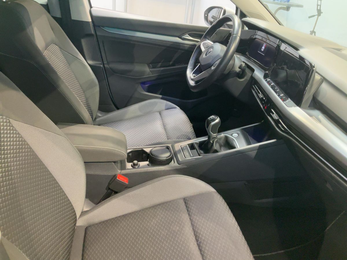 Fahrzeugabbildung Volkswagen Golf VIII TSI Active LED Navi AID SHZ PDC