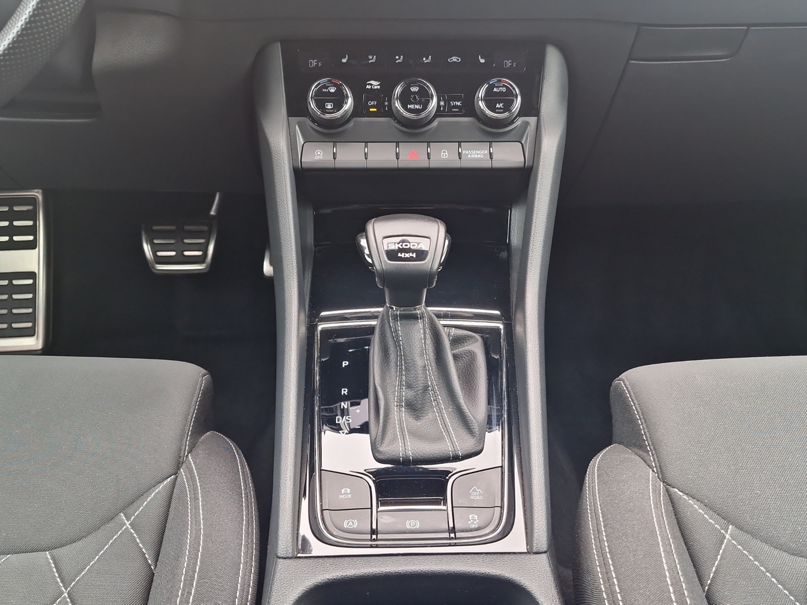 Fahrzeugabbildung SKODA Karoq Sportline 4x4 MATRIX AHZ VC
