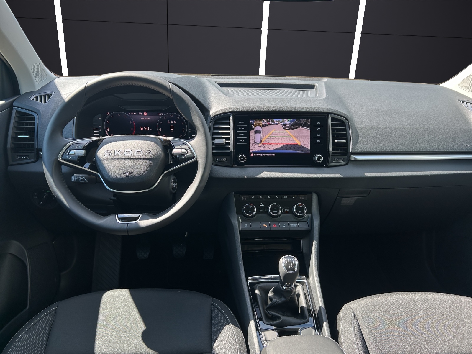 Fahrzeugabbildung SKODA Karoq TSI Balance MATRIX NAVI RFK ACC 3J ASG