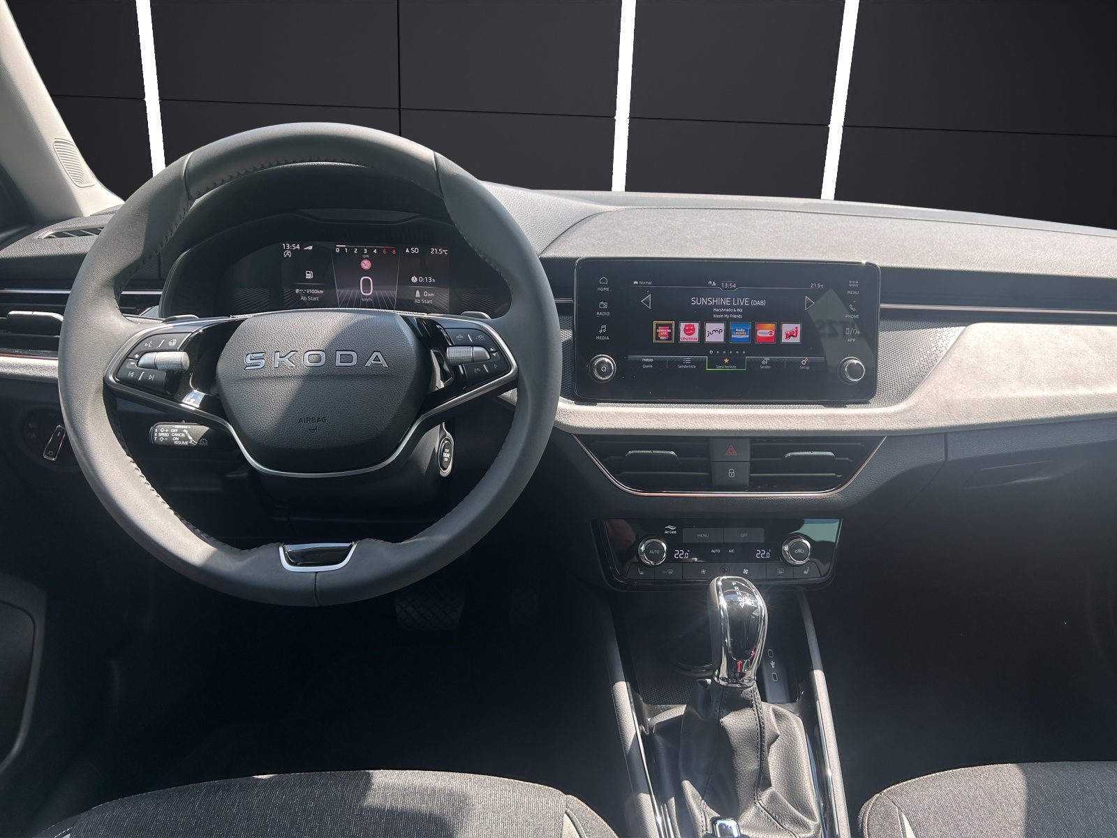 Fahrzeugabbildung SKODA Kamiq 1.0 DSG Selection AHK MATRIX