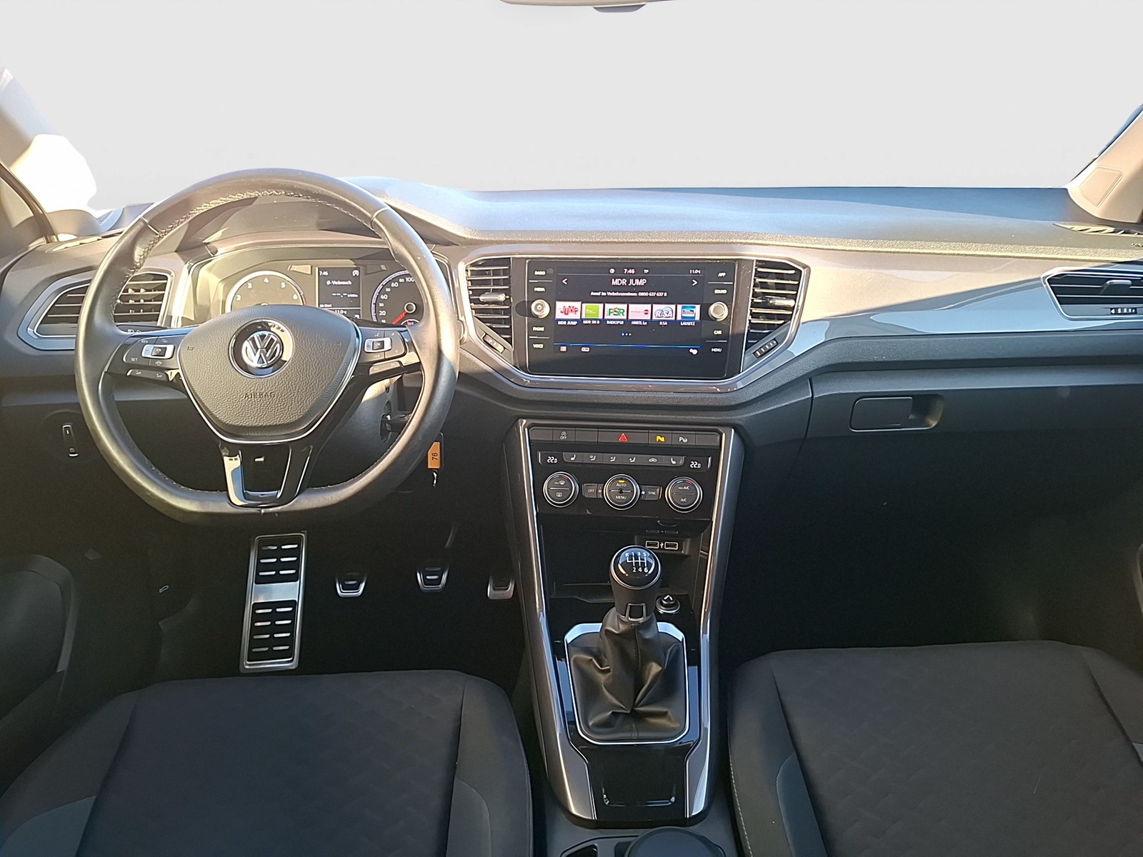Fahrzeugabbildung Volkswagen T-Roc TSI IQ-Drive LED CarPlay ACC SHZ Park-Assist