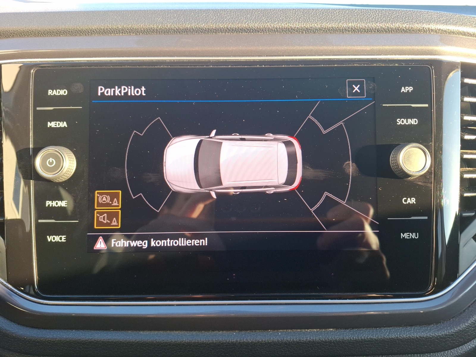 Fahrzeugabbildung Volkswagen T-Roc TSI IQ-Drive LED CarPlay ACC SHZ Park-Assist