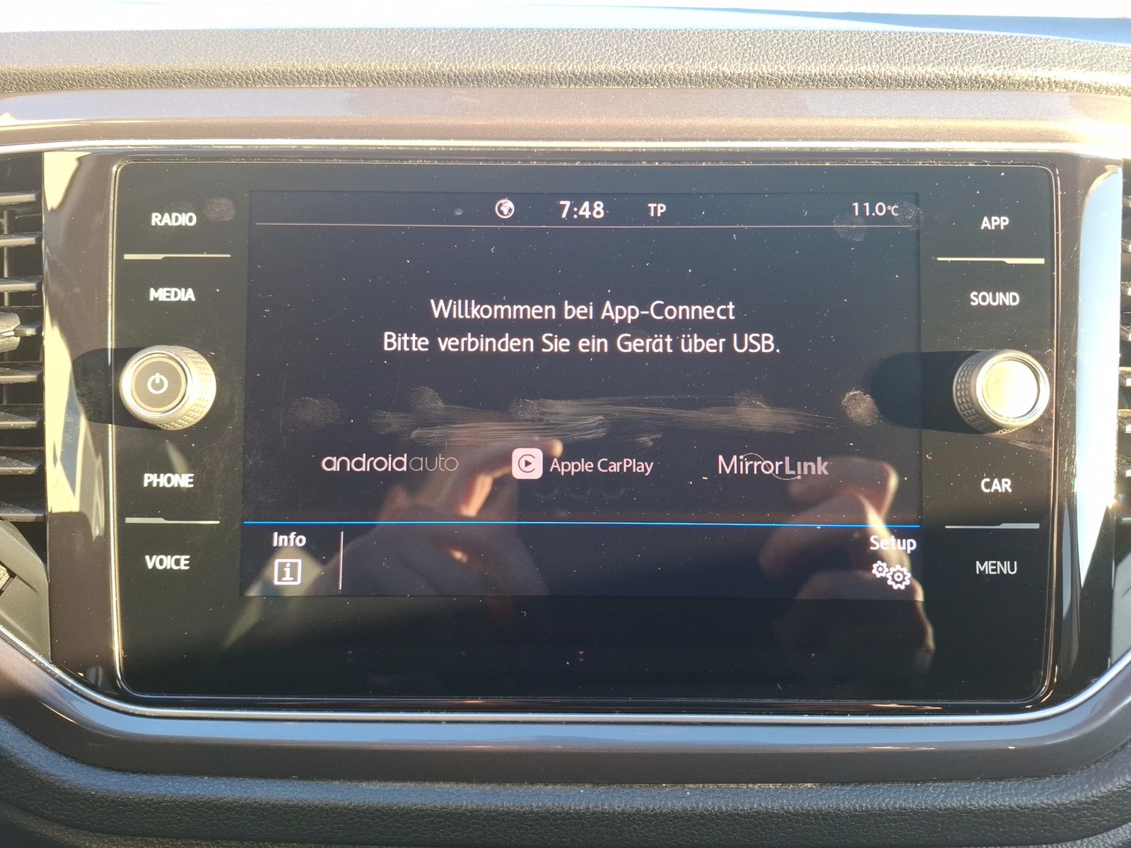 Fahrzeugabbildung Volkswagen T-Roc TSI IQ-Drive LED CarPlay ACC SHZ Park-Assist