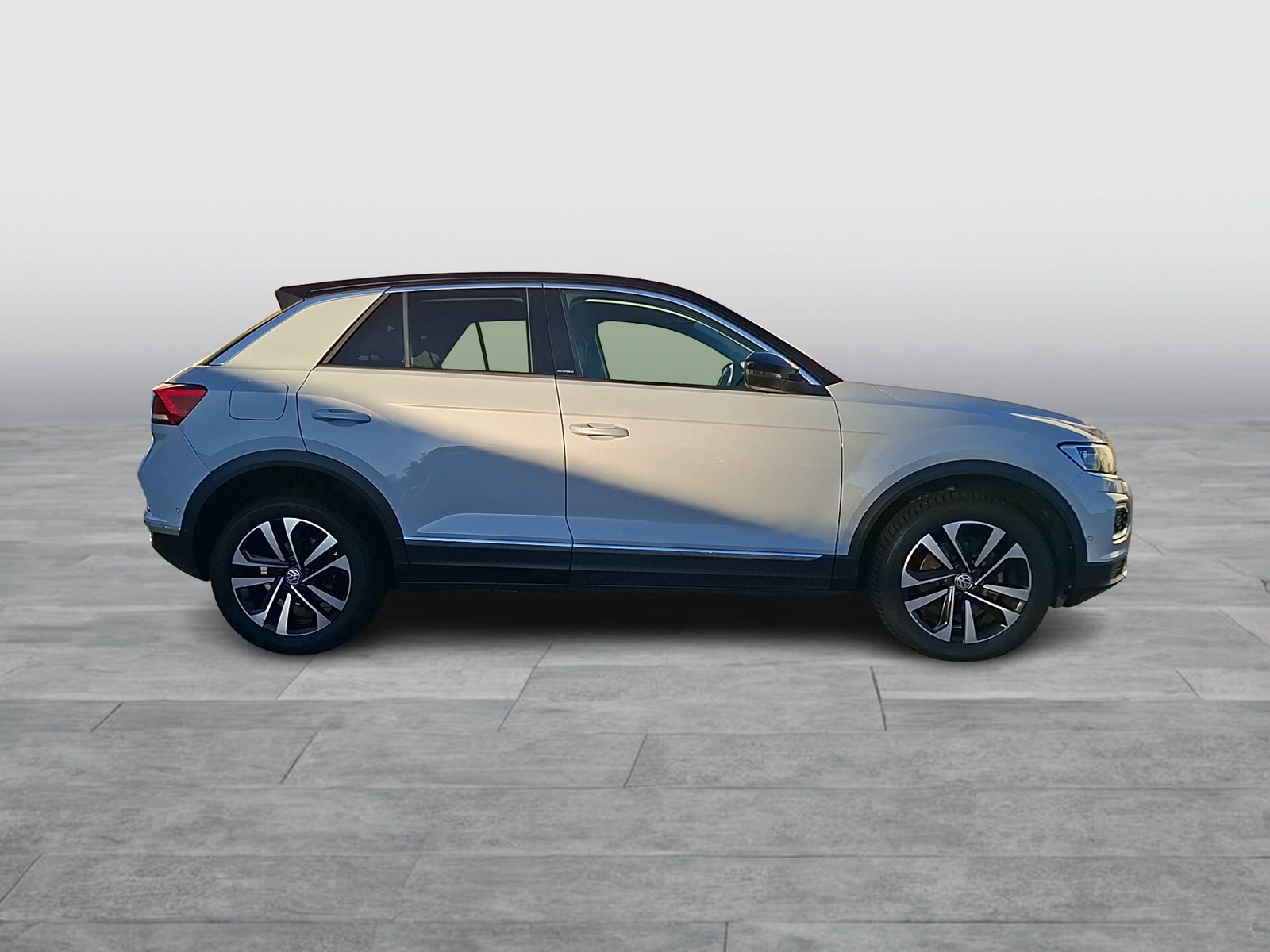 Fahrzeugabbildung Volkswagen T-Roc TSI IQ-Drive LED CarPlay ACC SHZ Park-Assist