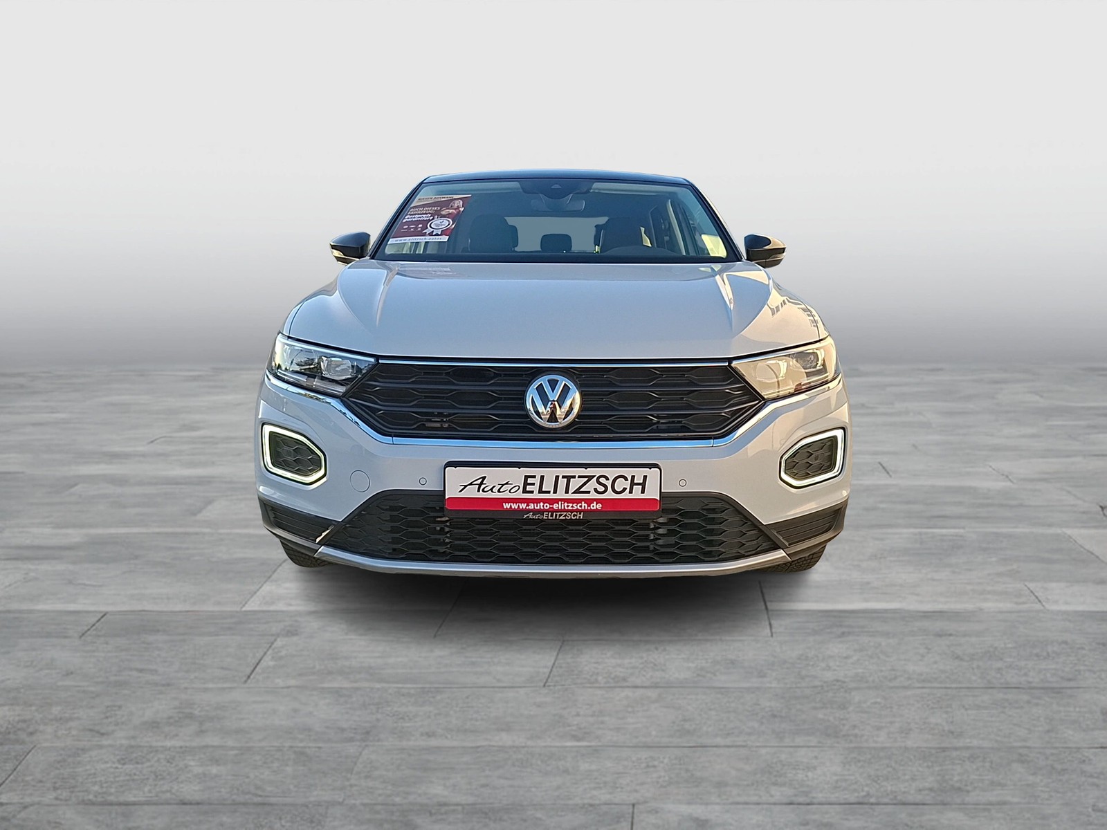 Fahrzeugabbildung Volkswagen T-Roc TSI IQ-Drive LED CarPlay ACC SHZ Park-Assist