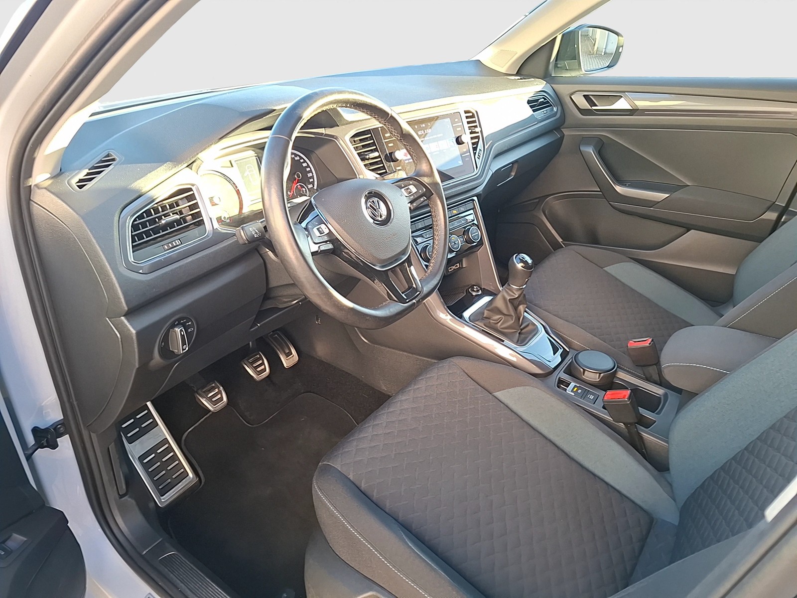 Fahrzeugabbildung Volkswagen T-Roc TSI IQ-Drive LED CarPlay ACC SHZ Park-Assist