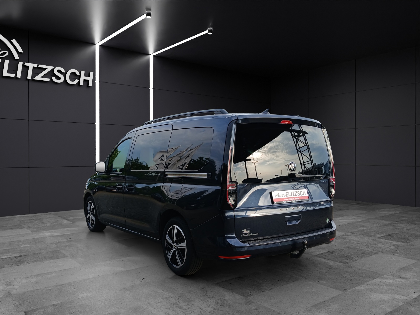 Fahrzeugabbildung Volkswagen Caddy California TDI Maxi DSG STH LED AHK Navi AID Pano GRA PDC SH LM