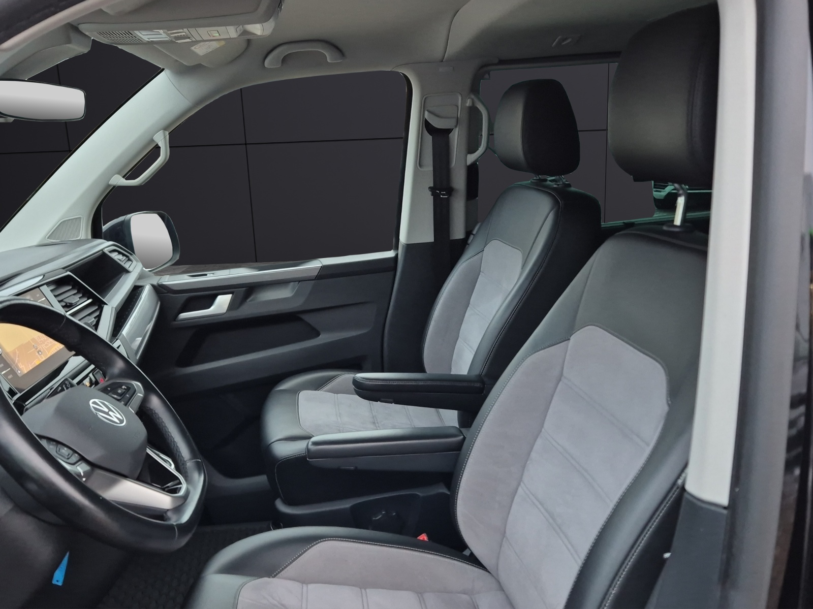 Fahrzeugabbildung Volkswagen T6 Multivan T6.1 TDI Gen-Six DSG Standhzg LED AHK Nabi ACC RFK SH