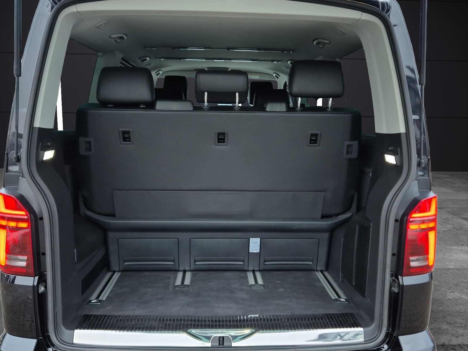 Fahrzeugabbildung Volkswagen T6 Multivan T6.1 TDI Gen-Six DSG Standhzg LED AHK Nabi ACC RFK SH