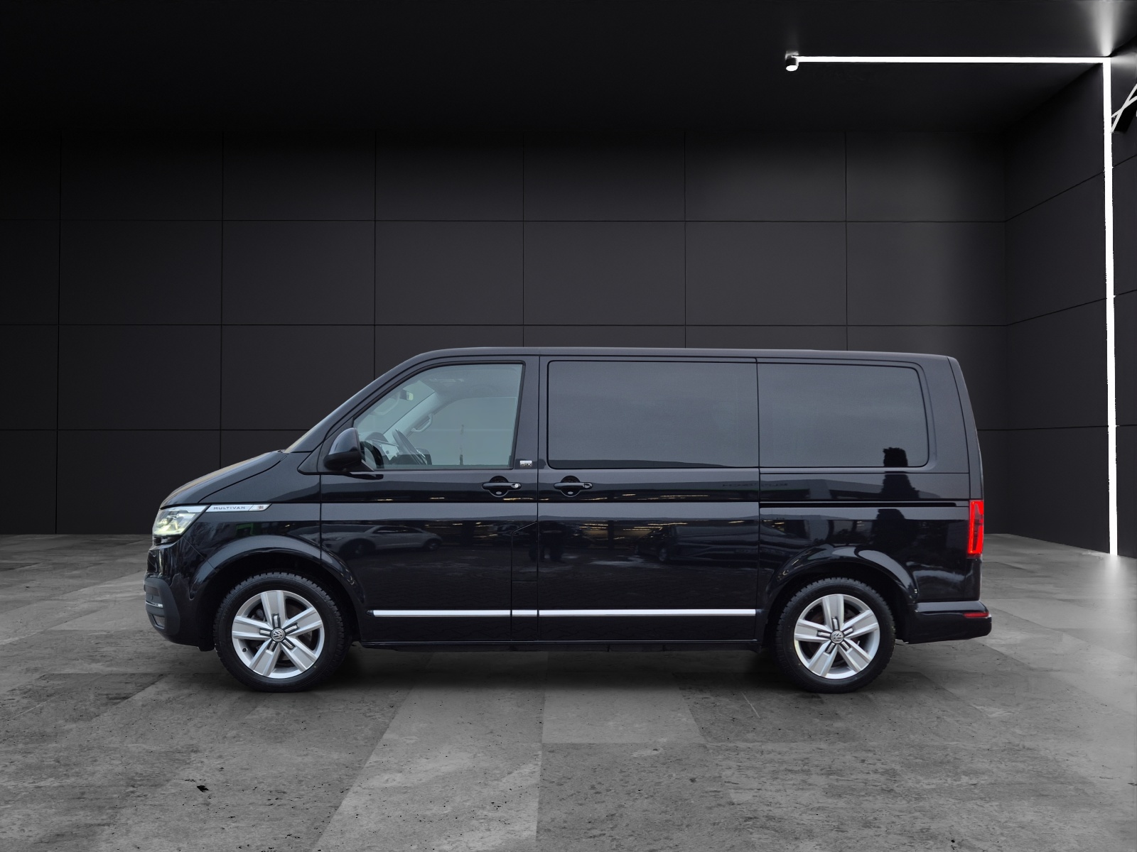 Fahrzeugabbildung Volkswagen T6 Multivan T6.1 TDI Gen-Six DSG Standhzg LED AHK Nabi ACC RFK SH
