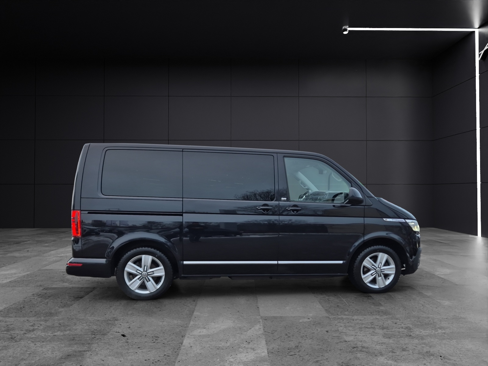 Fahrzeugabbildung Volkswagen T6 Multivan T6.1 TDI Gen-Six DSG Standhzg LED AHK Nabi ACC RFK SH