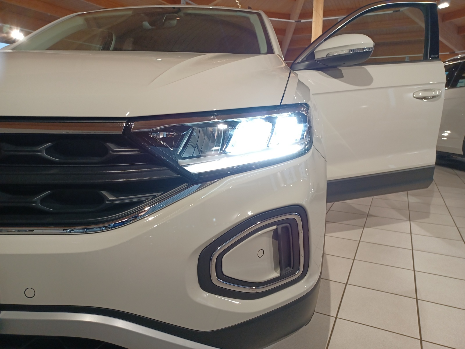 Fahrzeugabbildung Volkswagen T-Roc Life TSI