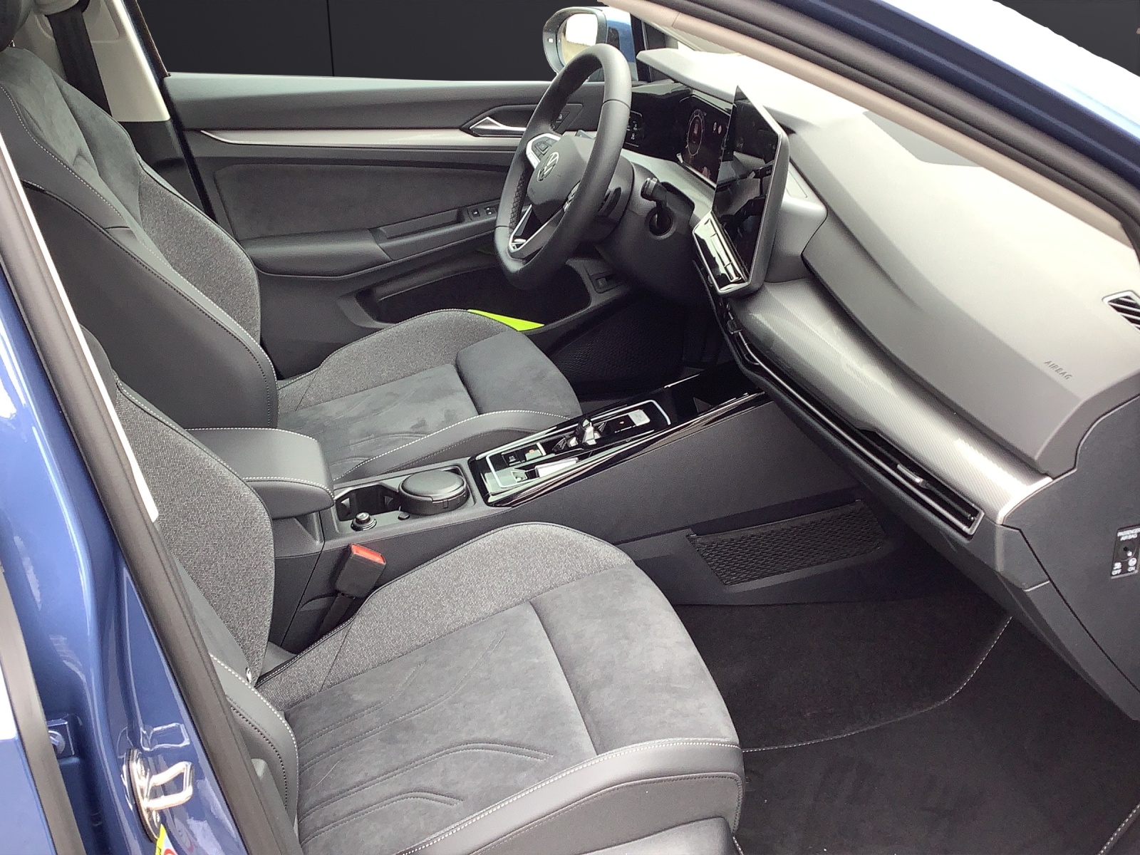 Fahrzeugabbildung Volkswagen Golf VIII Variant TSI Style AHK HuD PANO ACC 360°