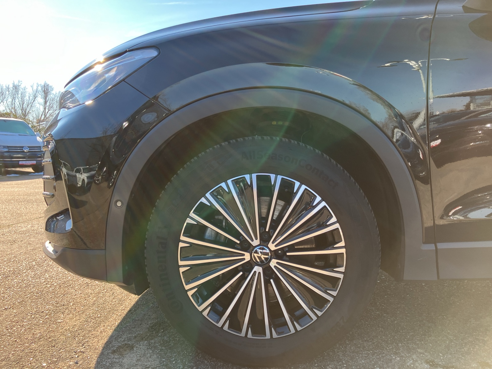Fahrzeugabbildung Volkswagen Tiguan TDI DSG AHK RFK AppCon HuD ACC Lane-Assist SHZ NAVI LM
