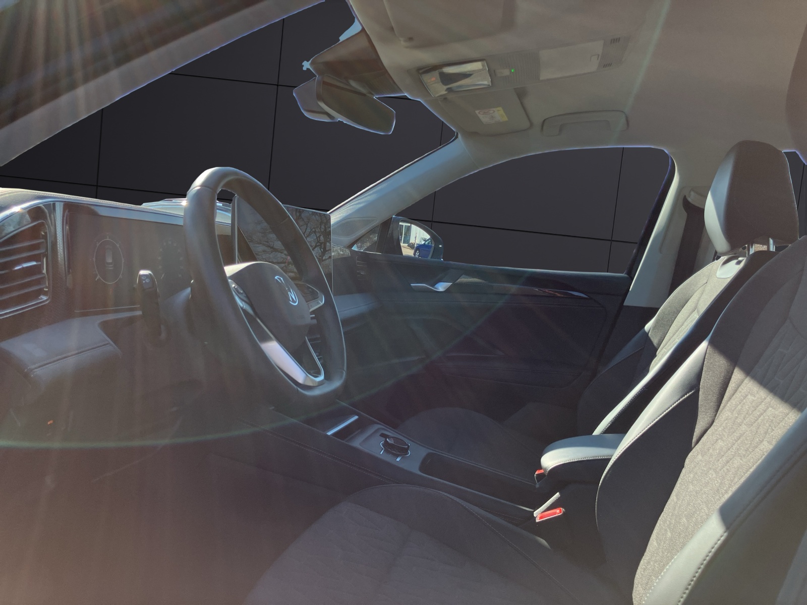 Fahrzeugabbildung Volkswagen Tiguan TDI DSG AHK RFK AppCon HuD ACC Lane-Assist SHZ NAVI LM